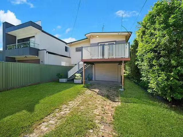 Just in! 20 Nursery Road, Holland Park West, QLD 4121