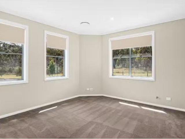 Unique 20 Solomon Street, Renwick Townhouse for rent Listed b.