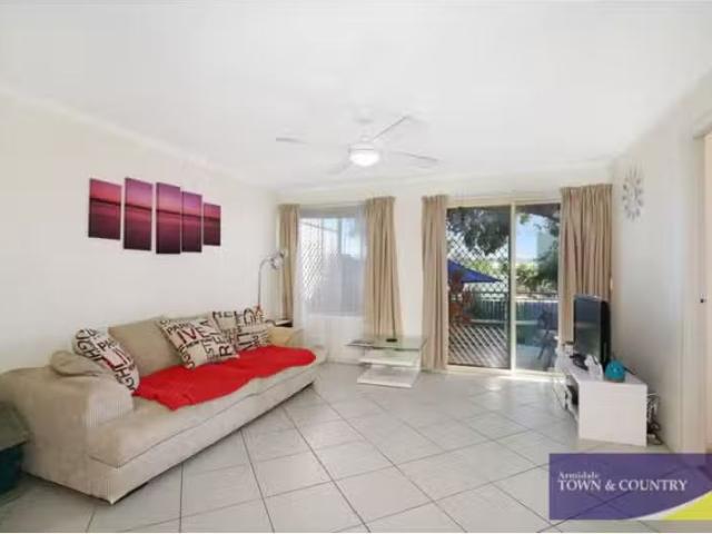 Cheap 2/15 Mc Shane Avenue, ARMIDALE House for rent Listed by.