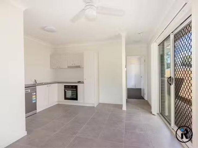 Unique 2/15 Sunrise Court, Loganlea, QLD 4131