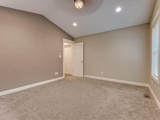 Deal! 2162 Norris Avenue 1 2162 Norris Ave #1