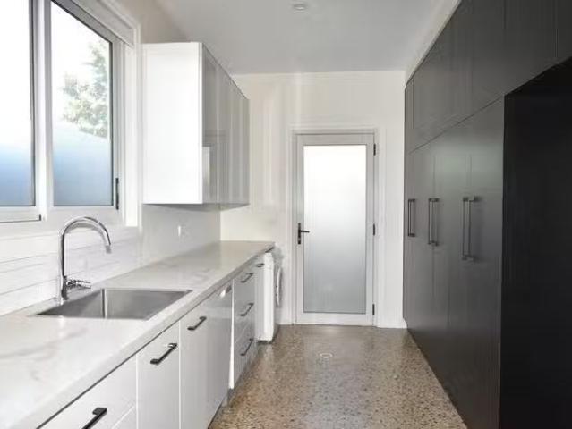Just in! 2/165 Rowan Street, Wangaratta, VIC 3677