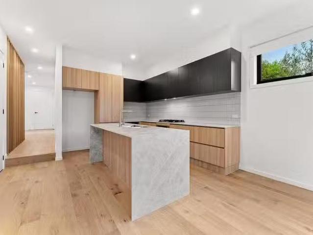 Deal! 2/180 Waiora Road, Rosanna, VIC 3084