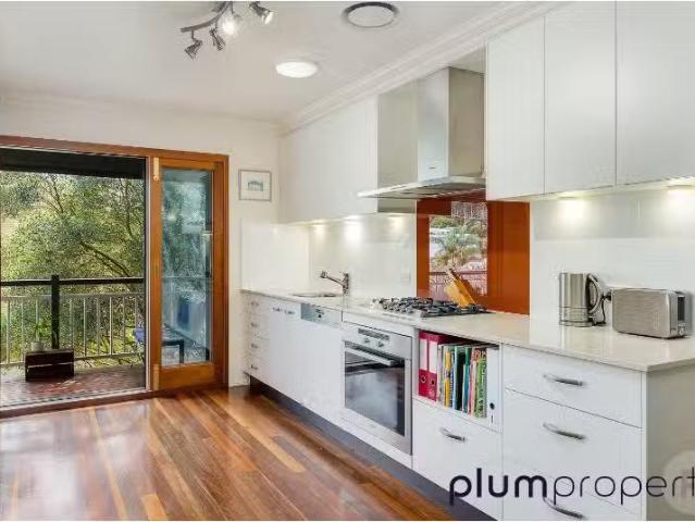 Cozy 2/101 Elizabeth Street, Paddington Townhouse for rent Li.