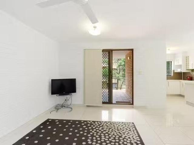 Unique 2/10 Muraban Street, Mooloolaba, QLD 4557