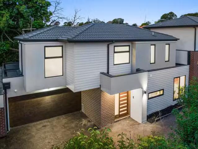 Rental! 2/10 Tobruk Street, Bulleen VIC 3105