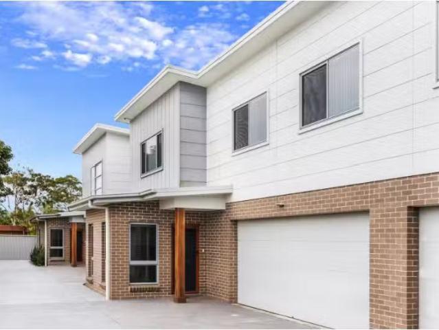 Cheap 2/11 Boonerah Street, Albion Park Rail Townhouse for ren.