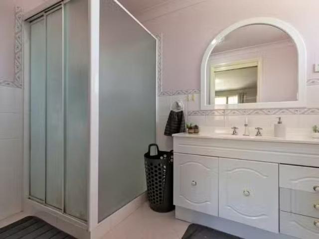 Unique 2/11 Illoura Street, HILLVUE Apartment for rent Listed.