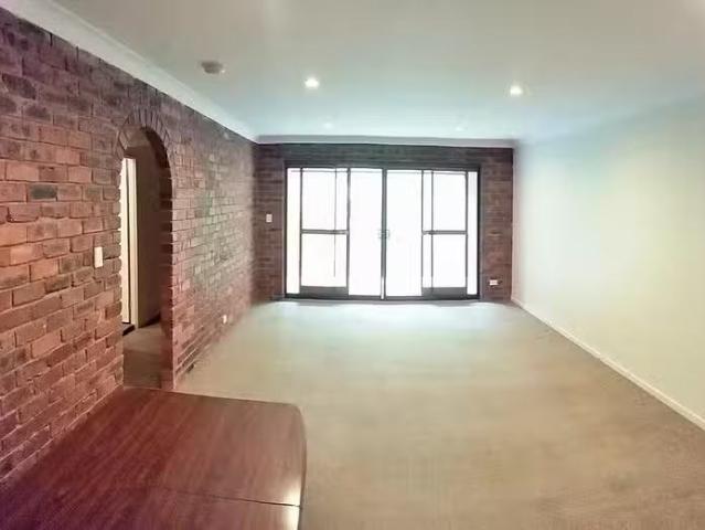 Cozy 2/132 Sir Fred Schonell Drive, St Lucia, QLD 4067