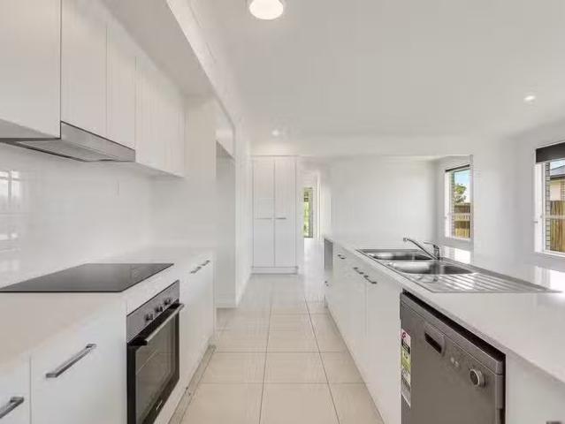 Nice 21 Bradley Street, Meringandan West, QLD 4352