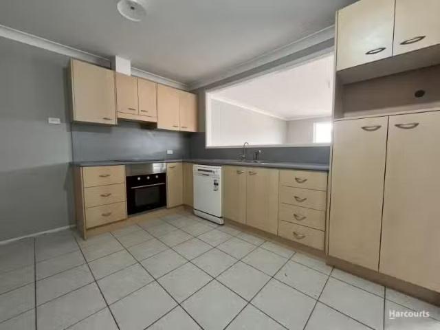 Nice 21 Bristol Avenue, Raby House for rent Listed by Campbel.