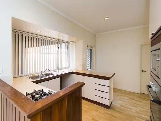 Deal! 21 Ferguson Street, Alfred Cove, WA 6154