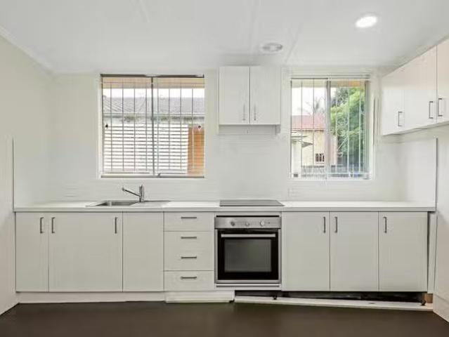 Unique 21 Hall Street, Chermside, QLD 4032