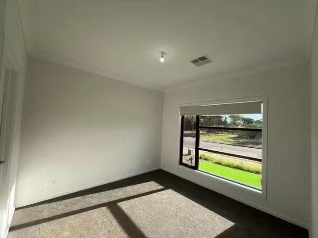 Unique 21 Murray Crescent, Smithfield Plains, SA 5114
