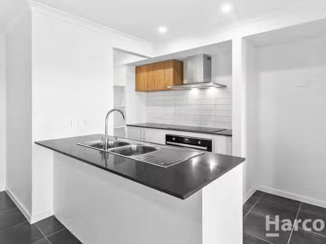 Deal! 21 North Lakes Circuit, BURRUM HEADS, QLD 4659 House f.