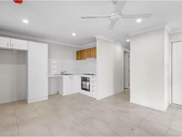 Nice 2/24 Crossing St, Bellbird House for rent Listed by Loui.