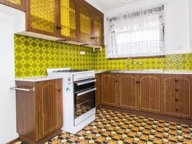 Unique 2/25 Arlington Street, Ringwood VIC 3134 Unit Auction