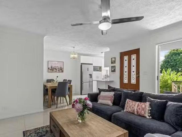 Just in! 2/27 Brickfield Road, Aspley, QLD 4034
