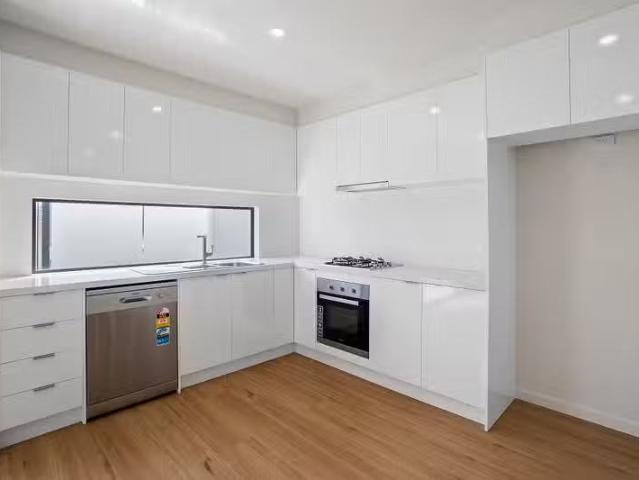 Nice 2/286 Oriel Road, Heidelberg West VIC 3081