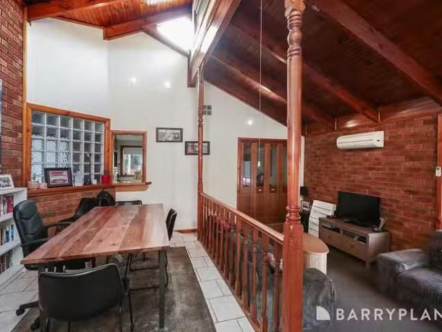 Deal! 2/28 Armstrong Street, Sunshine West, VIC 3020