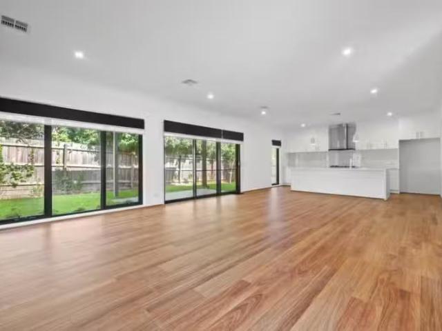 Cheap 2/208 Canterbury Road, Blackburn South VIC 3130 Townho.