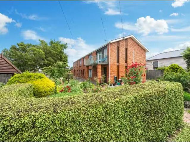 Cheap 2/20 Beach Street, BELLERIVE Apartment for rent Listed.