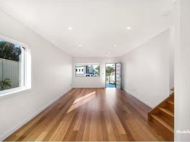 Cozy 2/20 22 Bellambi Street, Tarrawanna Townhouse for rent L.