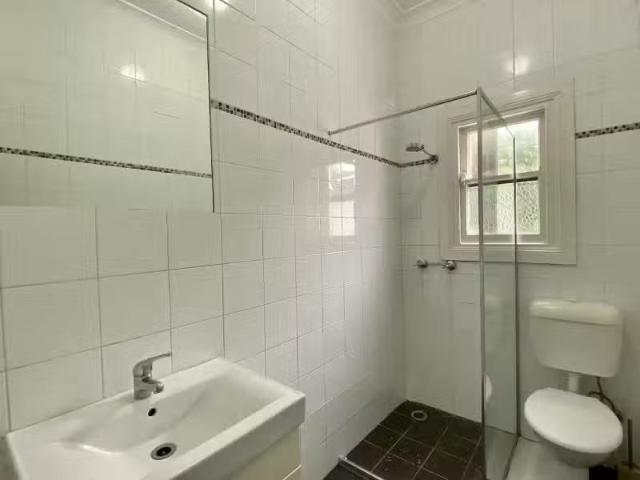 Rental! 2/211 Trafalgar Street, STANMORE Apartment for rent L.