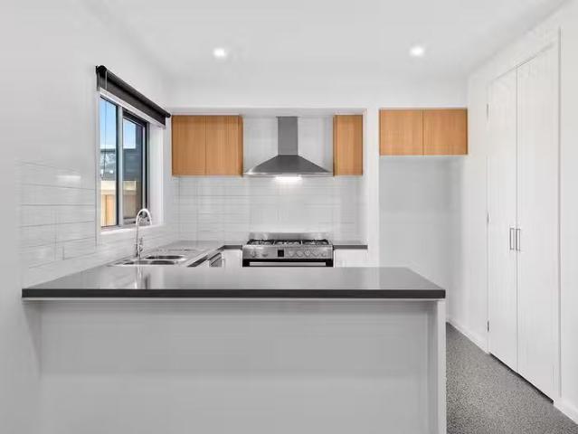 Charming 2/21 Ann Street, Geelong West, VIC 3218 Townhouse f.