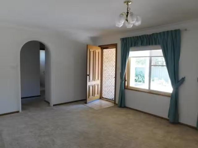 Deal! 2/23 Campbell Road, TAMWORTH Apartment for rent Listed.