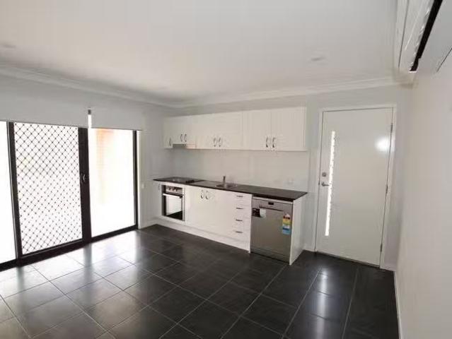 Cozy 2/23 Ryrie Court, Park Ridge, QLD 4125