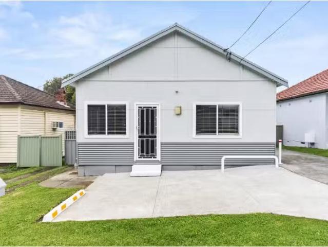 Charming 22 Chamberlain Avenue, Caringbah House for rent List.