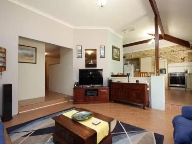 Deal! 22 Burford Place, Canning Vale, WA 6155
