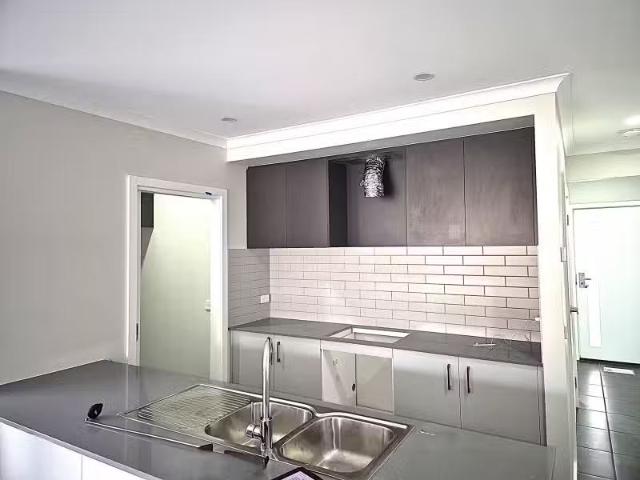 Unique 22 Maggie Crescent, Mambourin VIC 3024