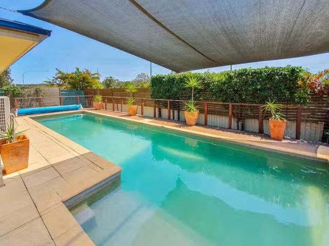 Charming 22 Middle Tree Close, Hamlyn Terrace, NSW 2259