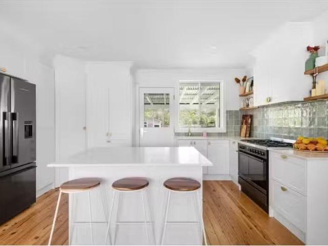 Deal! 22 Normandie Place, UNANDERRA House for rent Listed by.