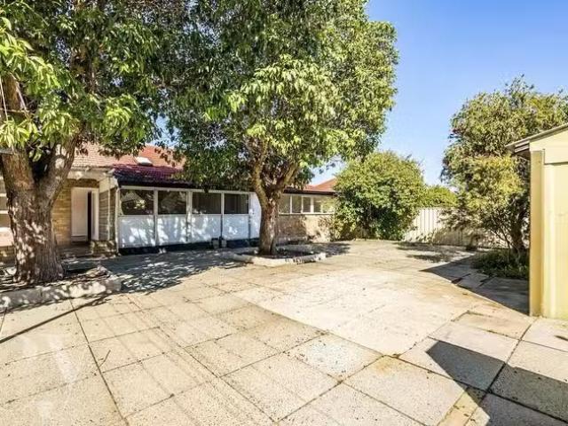 Cozy 22 Shelshaw Street, Melville, WA 6156