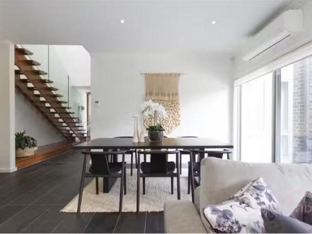 Charming 22 Stanley Street, Hackett Townhouse for rent Listed.