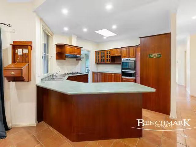 Cheap 22 Woolmers Court, Wattle Grove, NSW 2173