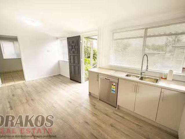 Cozy 22 Westbourne Street, Highgate Hill, QLD 4101