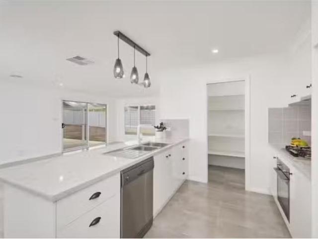 Cheap 22 Turramia Crescent, Gobbagombalin House for rent List.