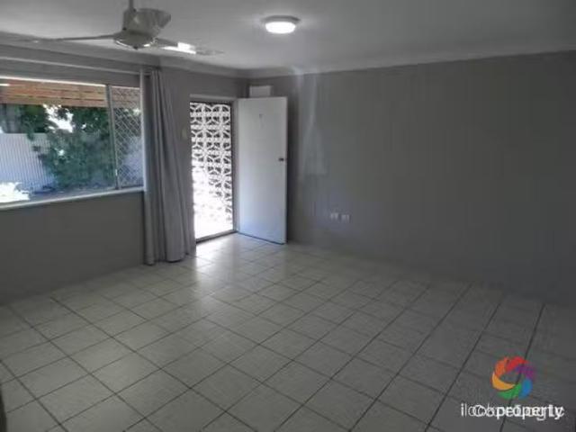 Nice 2/37 Scenery Street, West Gladstone, QLD 4680
