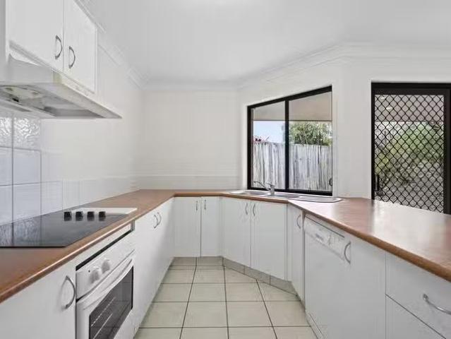 Cheap 23/24 Amsonia Court, Arundel, QLD 4214