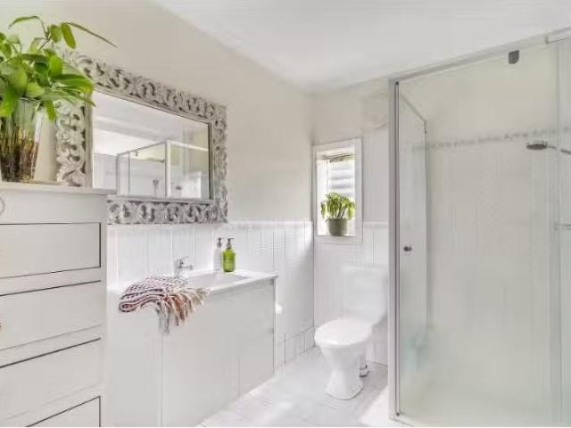 Cheap 2/32 Queens Avenue, Avalon Beach Apartment for rent Lis.