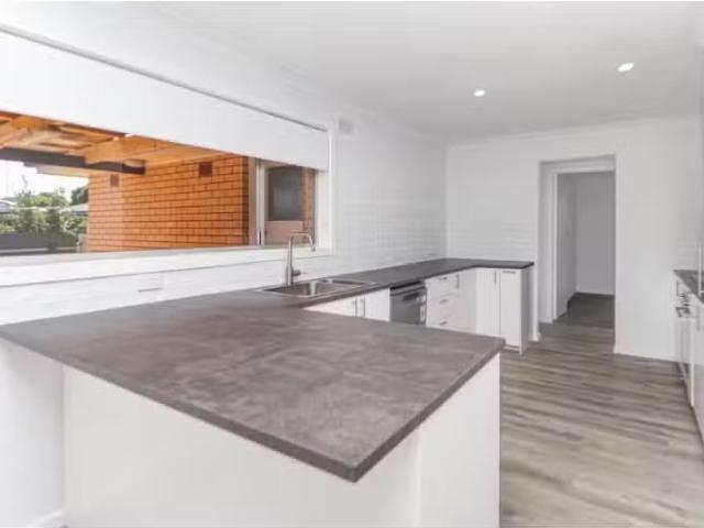 Cozy 23 Coyne Street, Mount Austin House for rent Listed by P.