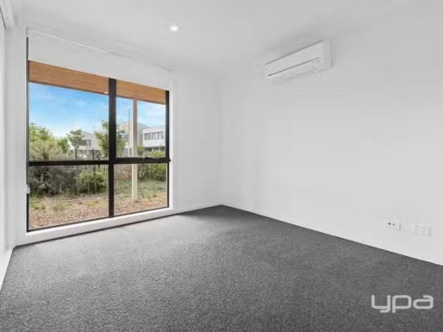 Nice 23 Callow Walk, St Albans VIC 3021