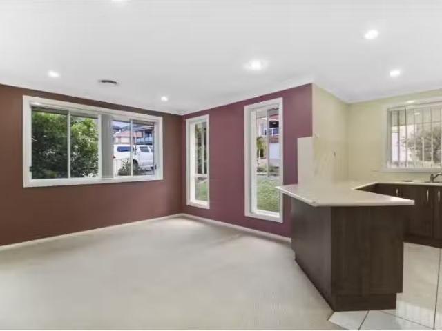 Cozy 2/3 Chaffey Way, Albion Park Townhouse for rent Listed b.