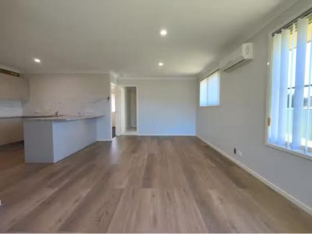 Cheap 2/3 Benjamin Drive, Wallsend Townhouse for rent Listed.