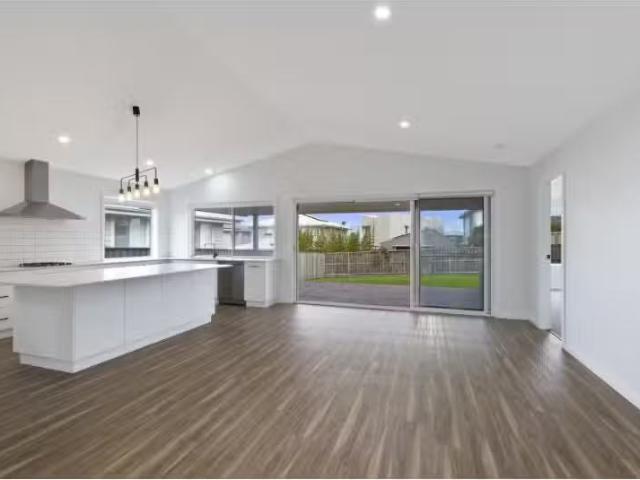 For Rent! 23 Stollard Street, Catherine Hill Bay House for ren.