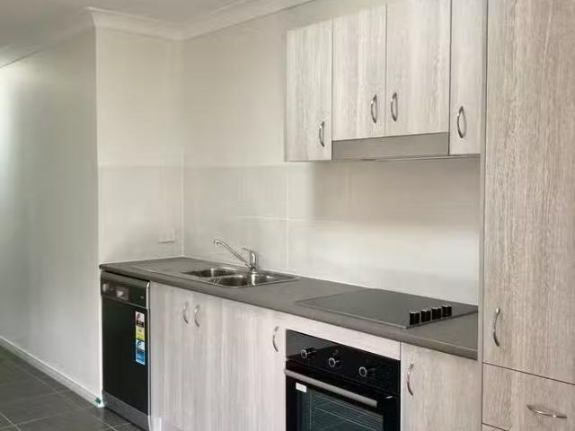 Cheap 2/3 Sunrise Court, Loganlea, QLD 4131